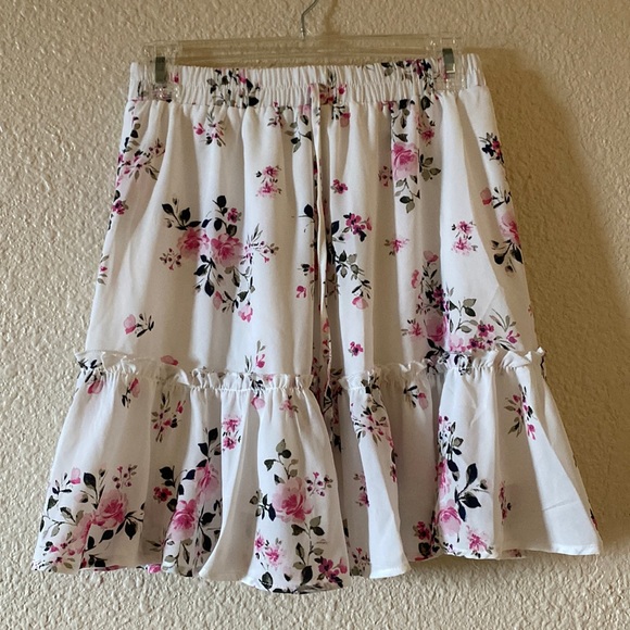 Women’s Floral skirt by Francesca in size Small - Picture 2 of 6